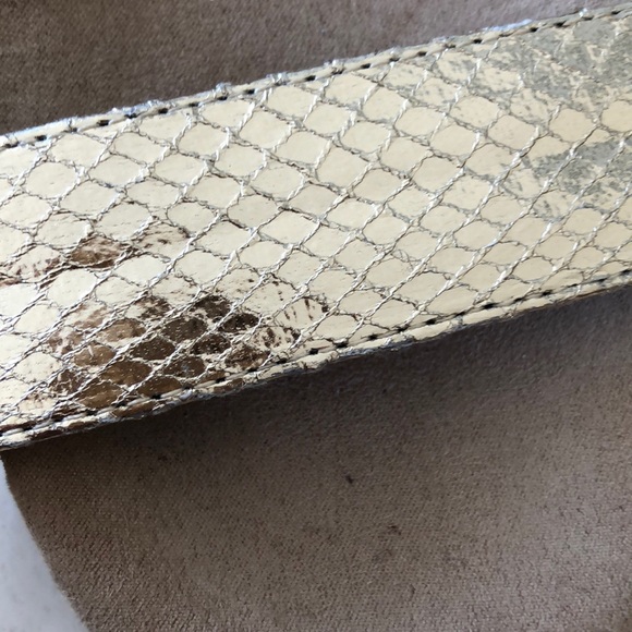 MICHAEL KORS GOLD STRAPPED SANDALS - Picture 3 of 4